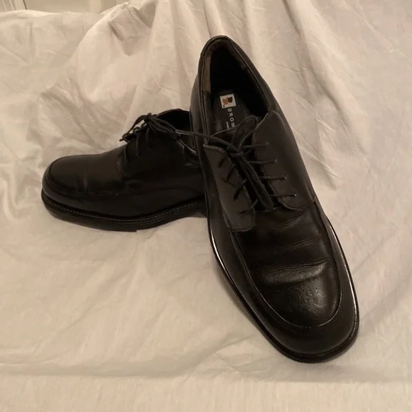 Mens Leather Brown Shoe (maker’s name)…size 10M…black in color - Picture 2 of 5